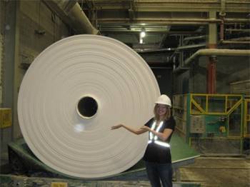 Cuộn giấy vệ sinh lớn nhất thế giới là do hãng Charmin sản xuất