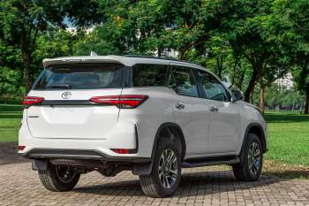 SUV tầm giá 1 tỷ đồng: Ford Everest Sport, Toyota Fortuner 2.4L AT và Mitsubishi Pajero Sport 2.4 AT: Lựa chọn nào cho bạn? - Hình 36