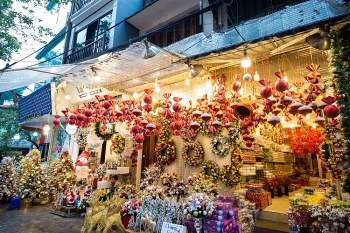 Ngắm nhìn “siêu chợ” Hàng Mã lên đèn đón Giáng Sinh, lung linh chẳng kém gì Châu Âu - 3