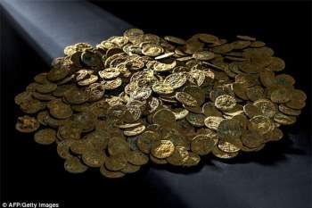 Kho báu đồng tiền xu khổng lồ khiến các nhà khảo cổ học ngỡ ngàng