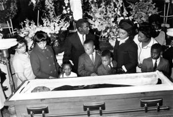 Lễ tang của mục sưMartin Luther King Jr. ở Atlanta ngày 7/4/1968. Ảnh: AP