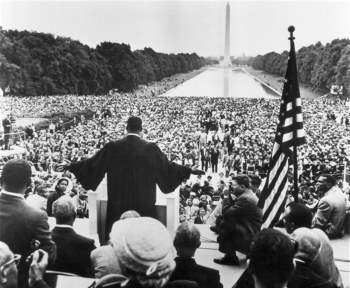 Ngày 17/5/1957, ông Martin Luther King Jr. diễn thuyết trước30.000 người trong cuộc hành hương cầu nguyện cho tự do (Prayer Pilgirmage for Freedom) tại thủ đô Washington. Ảnh:Getty Images