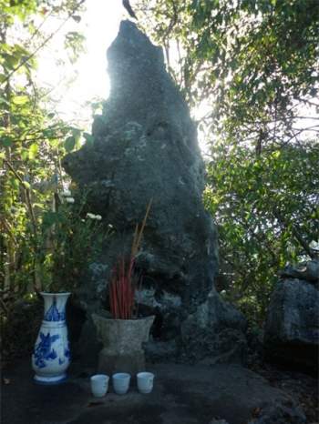 Hòn đá với hiện tượng bí ẩn có khả năng 'tự lớn' ở chùa Trinh Tiết
