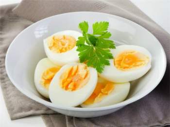 Không nên luộc trứng quá kĩ để tránh sai lầm khi ăn trứng có hại cho sức khỏe