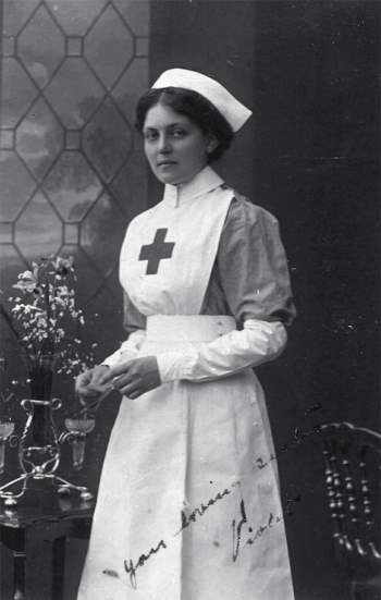 Nữ y tá này đã sống sót sau cả 3 vụ đắm tàu lịch sử, bao gồm cả Titanic - Ảnh 1.