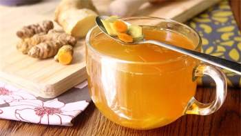 Pha trà nghệ uống để tăng cường hệ miễn dịch