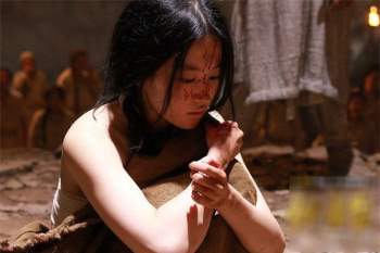 Cung nữ Trung Hoa phong kiến: Thân phận thấp kém, cuộc đời bi ai, chỉ có 2 cái tên may mắn cãi phận - Ảnh 4.