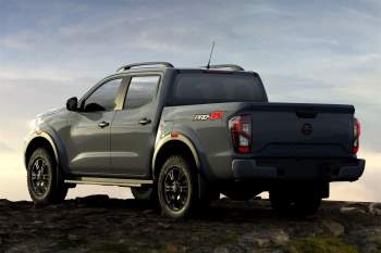 Nissan Navara Pro4X canh tranh voi Ford Ranger Wildtrak anh 7