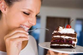 Sai lầm trong ăn uống khi dùng quá nhiều đồ ngọt gây ra huyết áp cao