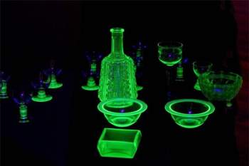 Thủy tinh Uranium - những món đồ cổ phát ra ánh sáng xanh - 6