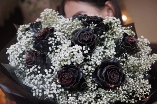 Tiết lộ bất ngờ về hoa hồng đen giá 500.000 đồng/bông được đại gia Hà thành săn lùng - 2