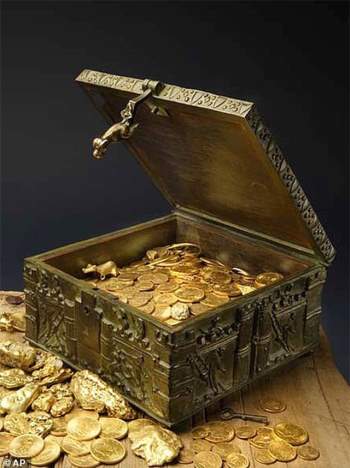 Tìm thấy rương kho báu chứa đầy vàng, kim cương trị giá hơn 23 tỷ đồng - 2