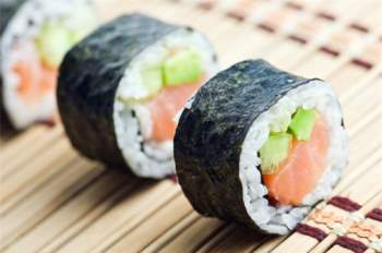 Uống rượu không nên ăn cùng các loại Sushi Nhật Bản