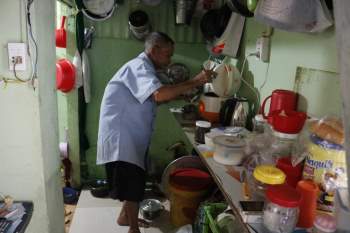 'Ông bà anh' tình 60 năm giữa Sài Gòn: Chia đôi cơm ăn, nấu cơm giặt đồ cho vợ - ảnh 2