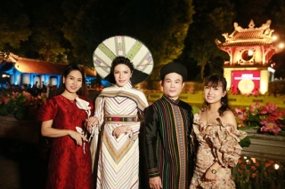 Á hậu Nga Queen tỏa sáng trong vai trò vedette giới thiệu ‘Áo dài – Di sản văn hóa Việt Nam’