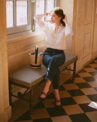 Áo blouse + quần jeans: Combo giúp nàng công sở trông sang như gái Pháp trong ngày Thu - Ảnh 13.