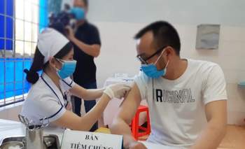 Bắt đầu tiêm vắc-xin Covid-19 tại Đắk Lắk - Ảnh 1.