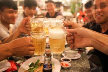Người Việt không chỉ ăn nhiều thịt mà còn uống nhiều bia: Vô số những hệ lụy cho sức khỏe trong tương lai - Ảnh 5.