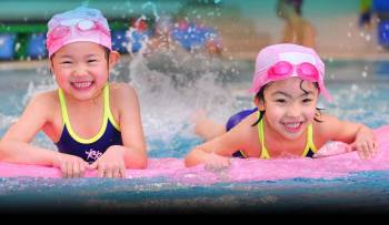 Những kỹ năng bơi lội cần thiết nhất định phải dạy cho trẻ trong dịp hè - Báo Gia Đình Việt Nam