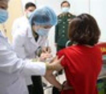 Tiêm thử nghiệm vắc-xin phòng COVID-19 do Việt Nam sản xuất.Ảnh: Như Ý