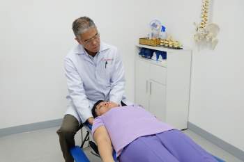 Liệu trình kết hợp Chiropractic và Vật lý trị liệu tại ACC giúp hàng nghìn bệnh nhân thoát khỏi cơn đau