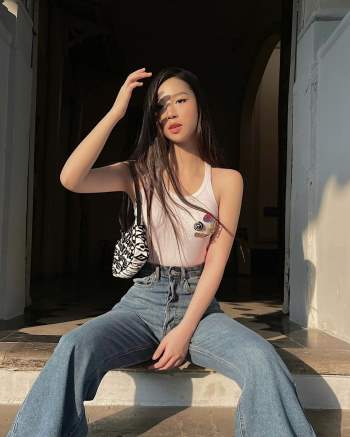 Instagram look của sao Việt: Ngọc Trinh thất thế vì vòng 1 “bay màu”, trái ngược Amee sexy tới ná thở - Ảnh 4.