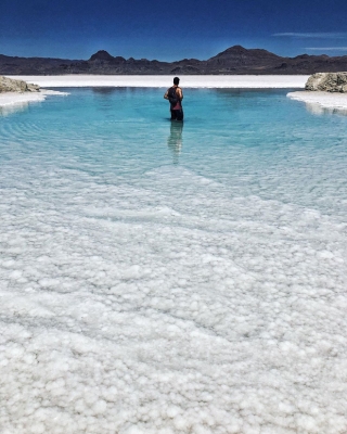 Địa điểm nơi Vũ Khắc Tiệp “mượn ảnh” để đăng lên Instagram: Hồ muối “ảo diệu” nhất nước Mỹ, khách du lịch check-in nườm nượp - Ảnh 9.