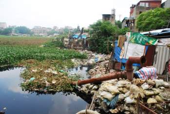 Ô nhiễm môi trường tại các làng nghề truyền thống trên địa bàn Thành phố Hà Nội đang ở mức báo động.