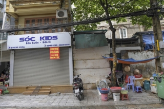 Clip, ảnh: Hàng loạt cửa hàng ở phố cổ Hà Nội lần thứ hai lao đao vì dịch Covid-19 - Ảnh 11.