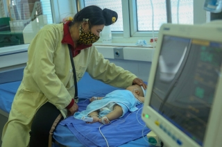 Vụ bé gái 2 tháng tuổi Tu vong sau khi tiêm vắc xin ở Sơn La: 4 trẻ nhỏ khác cũng phải nhập viện, đang được theo dõi - Ảnh 5.