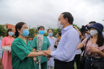 200 cán bộ, y bác sỹ Quảng Ninh lên đường 