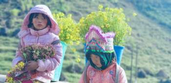 Nữ sinh hoa cải sưởi ấm du khách đến với Hà Giang - Ảnh 11.