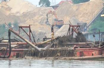 Thanh tra Chính phủ chỉ rõ nhiều vi phạm về hoạt động khai thác cát sỏi tại tỉnh Hưng Yên.. Ảnh TL