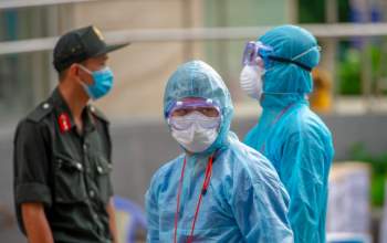 79 người ở Hà Nội cùng chuyến bay với cô gái mắc COVID-19 công bố sáng nay, có người F1 đau rát họng - Ảnh 3.
