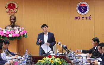 Bộ trưởng Bộ Y tế: Việt Nam triển khai tiêm vaccine COVID-19 thận trọng, có những điểm khác với quốc tế - Ảnh 2.