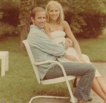 Chân dung người vợ tâm giao kém 9 tuổi của ông Joe Biden: Cô giáo được chính con chồng yêu mến - Ảnh 2.