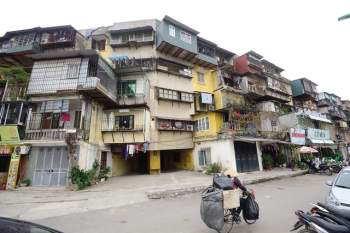 Cần có cơ chế, chính sách đặc thù trong cải tạo, xây dựng chung cư cũ ở Hà Nội - Ảnh 2.