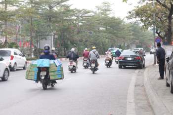 Xuất hiện ca Covid-19 ở Hà Nội: Người dân không hoảng sợ, bình tĩnh đeo khẩu trang - ảnh 10