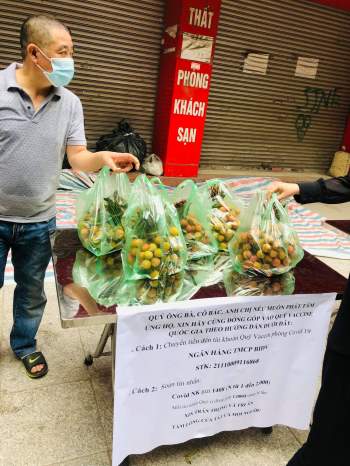 Thả tim cho người Hà Nội mua 2 tấn vải Bắc Giang mang về phát miễn phí - ảnh 2