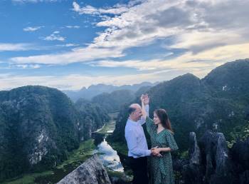 Chú rể Mỹ cưới cô gái Việt nhờ mạng xã hội, vượt qua chênh lệch tuổi tác - ảnh 2