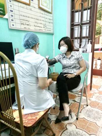 Ở tâm dịch Bắc Giang: Yên tâm khi được tiêm vắc xin phòng Covid-19 - ảnh 1