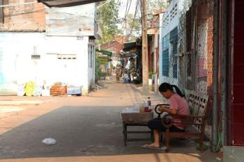 Hẻm nhỏ Sài Gòn nơi phim ‘Bố già’ đóng đô: Chuyện gặp sao và Trấn Thành thích bánh lọt - ảnh 2