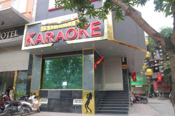 Sau ca nhiễm Covid-19 ở Hà Nội, karaoke 'cửa đóng then cài' trong lễ 30.4 – 1.5 - ảnh 3