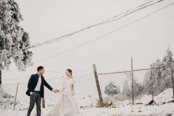 Cặp đôi trẻ với bộ ảnh cưới 'xưa nay hiếm' giữa tuyết trắng ở Y Tý - ảnh 4