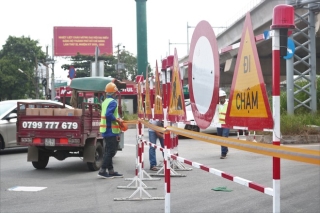 Ngày đầu cấm xe qua cầu vượt Nguyễn Hữu Cảnh, người Sài Gòn lưu thông có khó? - ảnh 3