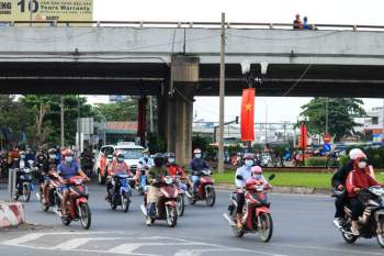 Trở lại TP.HCM sau Tết Dương lịch: Các cửa ngõ nơi thông thoáng, chỗ ùn tắc - ảnh 3