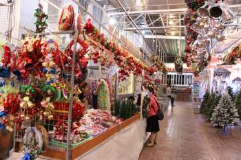 Chợ Giáng sinh Sài Gòn 'năm Covid-19' giảm hẳn khách vì kinh tế khó khăn - ảnh 5