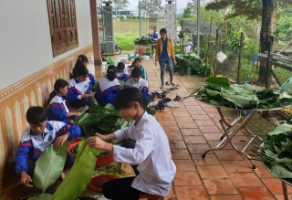 Hàng trăm người Lâm Đồng chung tay gói 10.000 bánh tét gửi về miền Trung - ảnh 5
