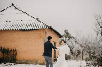Cặp đôi trẻ với bộ ảnh cưới 'xưa nay hiếm' giữa tuyết trắng ở Y Tý - ảnh 7