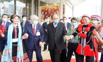 Thủ tướng Chính phủ Nguyễn Xuân Phúc, Bộ trưởng, Chủ nhiệm Ủy ban Dân tộc Đỗ Văn Chiến dự Đại hội